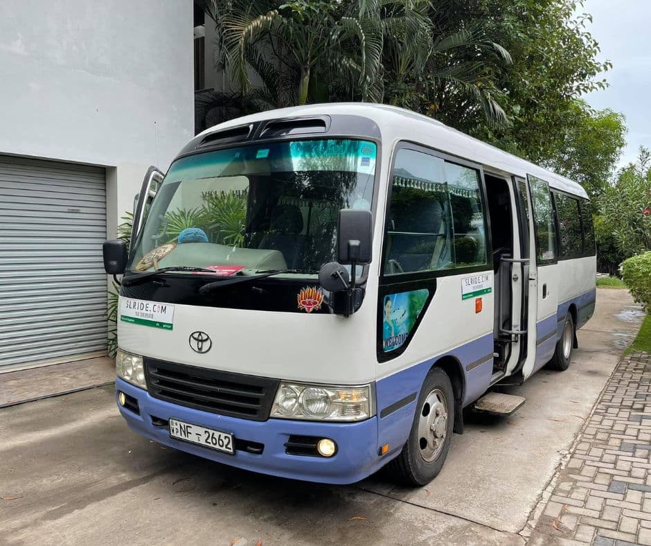 Chauffeur bus Sri Lanka - comfortable group travel