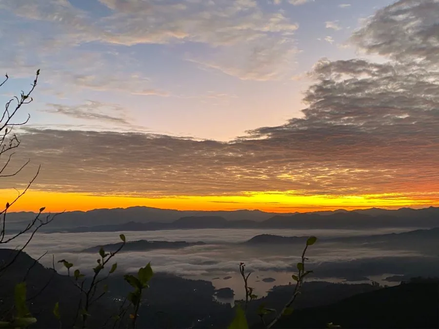 Adam's Peak (Sri Pada) Sunrise Hike